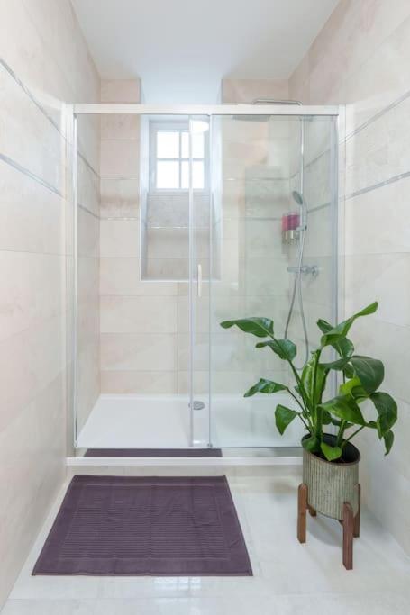 Appartement Lumineux Avec Cour Chaumont  Eksteriør bilde